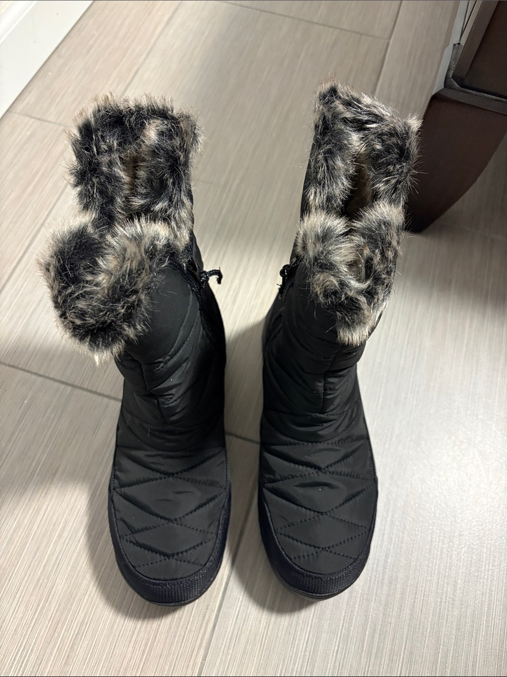 Columbia Women's Black Faux Fur Trim Winter Boots size US 6.5W